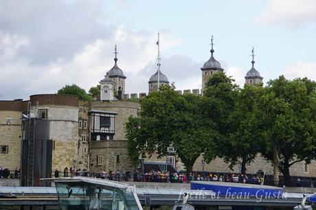 Tower mit Bäumen Tower mit Bäumen