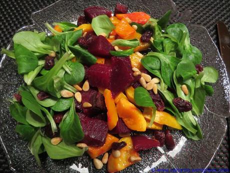 Rote Beete-Kürbis-Salat mit Kürbiskernöl-Johannisbeer-Dressing
