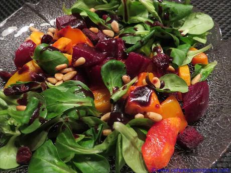 Rote Beete-Kürbis-Salat mit Kürbiskernöl-Johannisbeer-Dressing