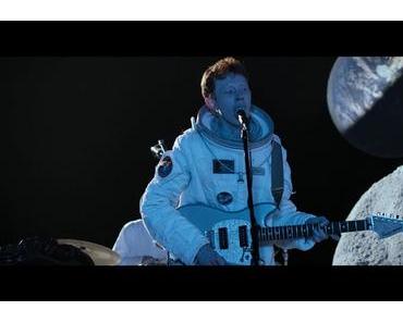 King Krule veröffentlicht 30 Minuten langen Konzertfilm “Live On The Moon”