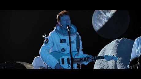 King Krule veröffentlicht 30 Minuten langen Konzertfilm “Live On The Moon”