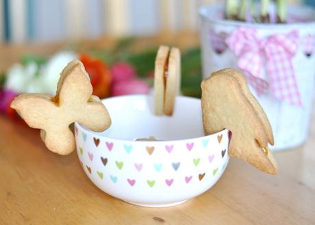 Einfache Kekse für Ostern: Tassen-Gebäck mit Konfitüre