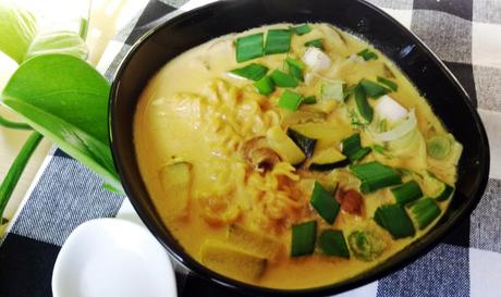 Kokossuppe mit Mie Nudeln – thai-inspired