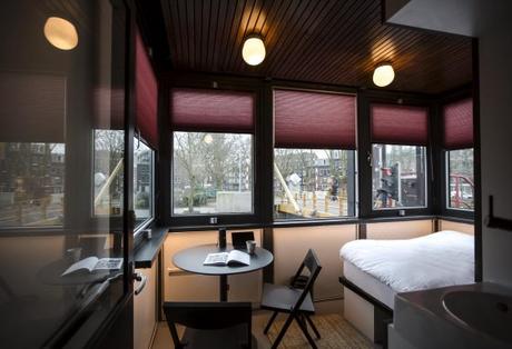 Tiny Houses über Wasser: Amsterdamer Brückenhäuschen werden zum Minihotel!