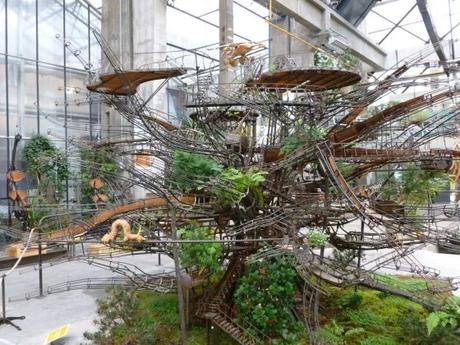 Französisches Künstlerkollektiv baut weltgrößte hängende Garten