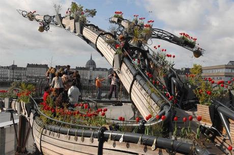 Französisches Künstlerkollektiv baut weltgrößte hängende Garten