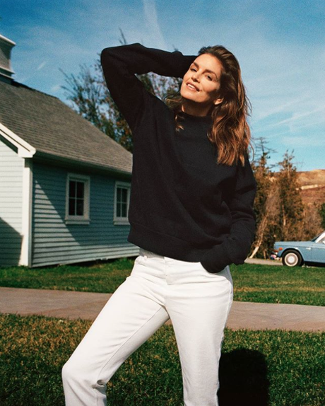 Cindy Crawford Cordhose Schwarz Weiss Outfit Blog Trend .png