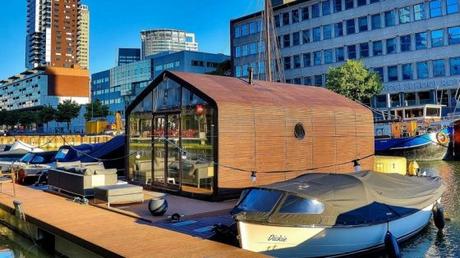 Wikkelboat: Schlafen in einem Tiny House Boat aus Pappe!