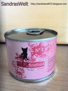 Katze Gina ist Futtertester für Catz finefood
