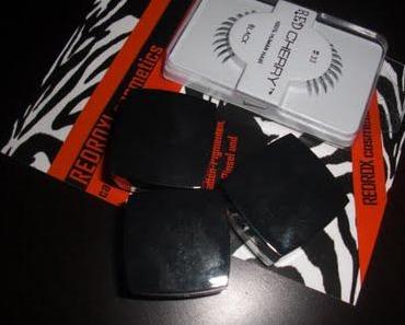 Pigments, Wimpern und Pinsel.