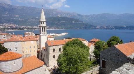Reisebericht Balkan: schwarze Berge in Montenegro