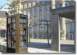 Ein Bücherschrank am Rhein...