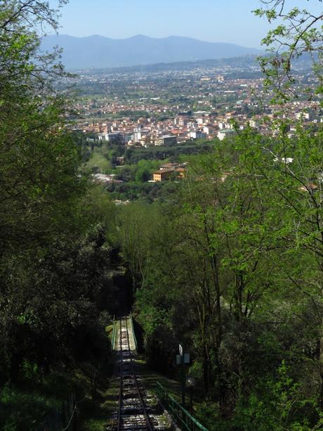 Hoch auf zwei grünen Hügeln: Das Alt-Städtchen Montecatini Alto