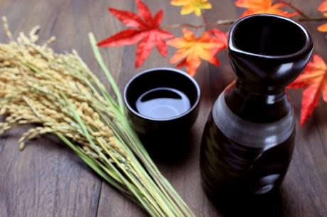 Japanische Küche: Mit dem Beginn des Reisanbaus ist Nihonshu (auch Sake) eins der Nationalgetränke Japans.