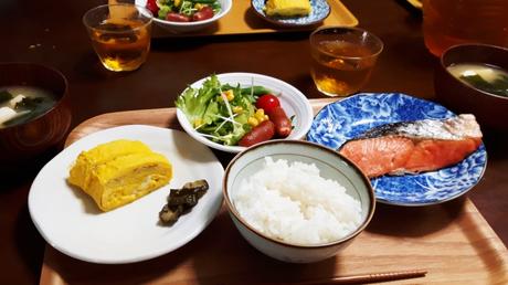 Japanische Küche: Hier ein ganz typisches, familiäres Frühstück in Japan.