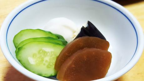 Japanische Küche: Eingelegtes Gemüse ist sehr mild im Geschmack und passt ideal zu traditionellen japanischen Menüs, hier in einem Restaurant in Akabane, Tokyo.