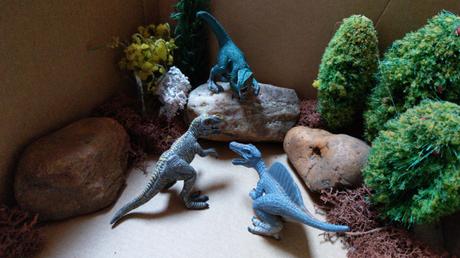 DIY – Dinowelt in der Box für unterwegs
