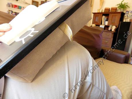 Mit einem Knietablett ist es leichter mit dem Laptop #AndrewsLivingRoom #Bequem #Praktisch