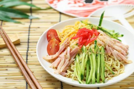 Ramen Hiyashi Chuka (also kalte Ramen) sind eine tolle Rezeptidee für einen heißen Sommertag.