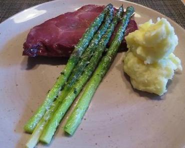 Grüner Spargel mit Bärlauchsalz