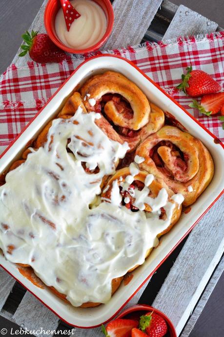 Rhabarber Vanilleschnecken mit Frischkäseglasur- Laber Rhabarber [Blogevent]