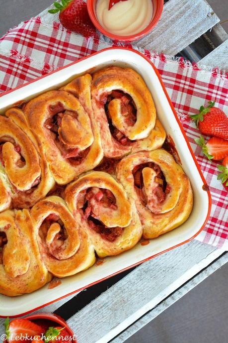 Rhabarber Vanilleschnecken mit Frischkäseglasur- Laber Rhabarber [Blogevent]
