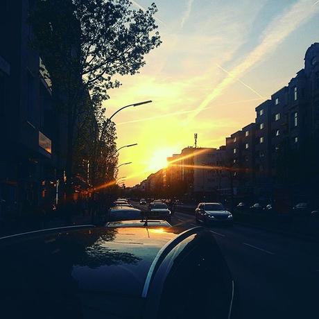 Road to nowhere..💛 | #berliners #sunsets #berlinspiriert #blogger #blog #berlinblogger #berlingram #sunlight #streetview #street #light #latergram #sun #sunset #igersberlin #igers #urban #lightnin #urbanromantix #love #berlinlove #berlinlife #reflectio...