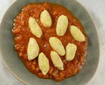 Ricotta-Buchweizen-Gnocchi mit rustikaler Tomatensauce