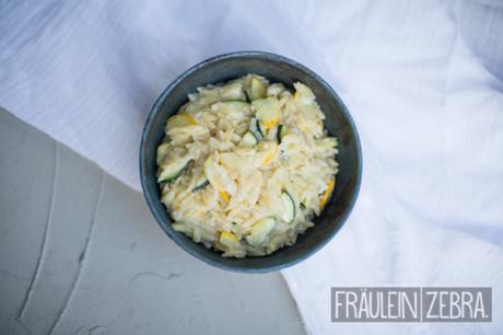 Zitroniges Pastasotto mit Zucchini