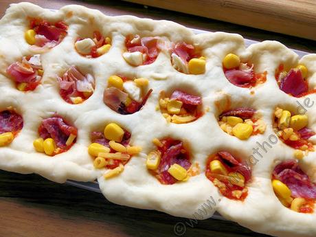 Mini Pizzateilchen aus der Eiswürfelform #Pizza #Fingerfood #Rezept