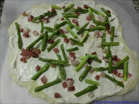 Spargelpizza „Flammkuchen-Style“