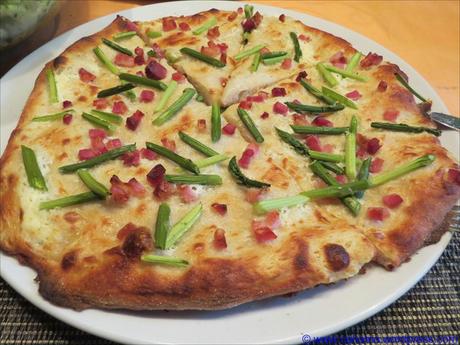 Spargelpizza „Flammkuchen-Style“