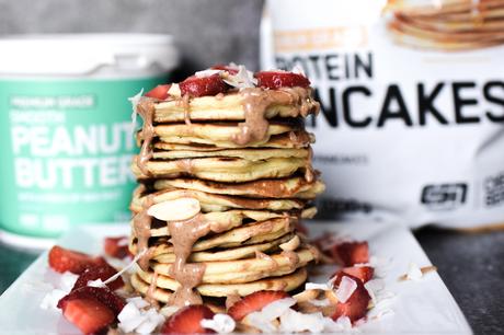 3 proteinreiche Frühstücksideen | Pancakes, Waffeln & Co.