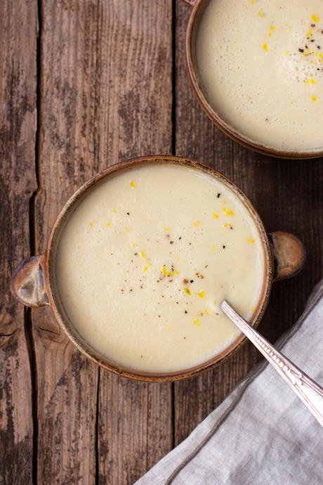 Vorkochen: Einfache, köstliche vegane Spargelcreme-Suppe für die Zeit nach der Spargel-Saison
