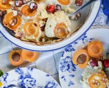 Fluffige Sommerliebe aus dem Ofen! Obst-Topfen-Auflauf mit Mandeln für einen süßen Abend im Freien…