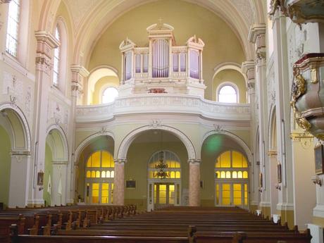 Oradea Kirche Heiliger Geist innen Orgel