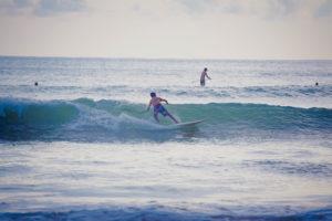 Hier findest du den perfekten Strand zum Surfen – Weligama Beach Surfing