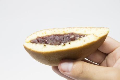 Dorayaki bestehen aus zwei kleinen Pfannkuchen mit süßer Füllung