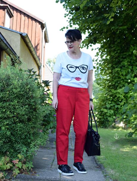 Freches Schneewittchen-Outfit mit Brille