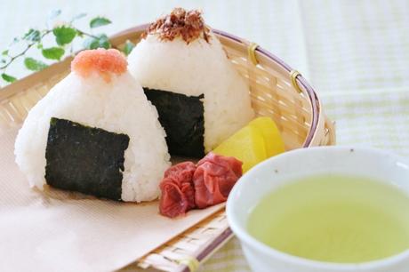 Onigiri Japanische Reisbällchen sind nicht nur lecker, sondern auch ein Augenschmaus.