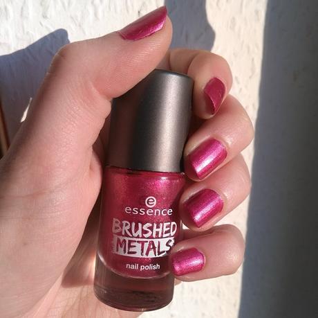 [Werbung] essence Brushed Metals nail polish 04 it's my party