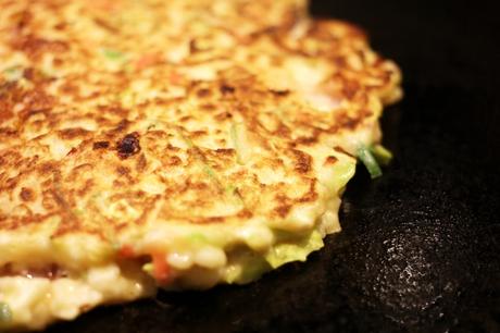 Okonomiyaki So sollte der Teig nach dem Braten aussehen.