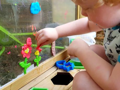Kleine Kinderfreuden: Fensterknete & Ministeck von Feuchtmann