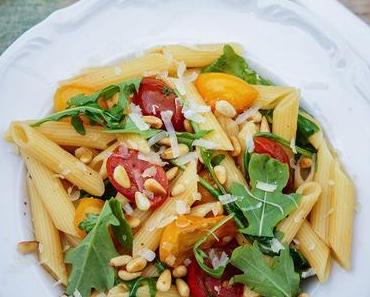 Sommer-Penne mit Kirschtomaten und Rucola