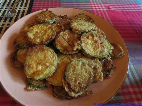 Gebackene Zucchinischeiben mit Soja-Sesam-Dip