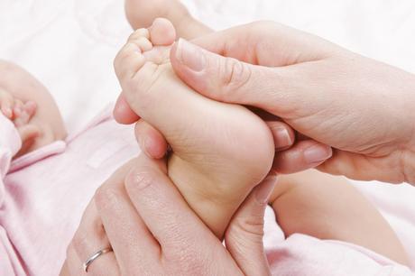 Diese 7 Fußreflexzonen können dir helfen, dein schreiendes Baby zu beruhigen