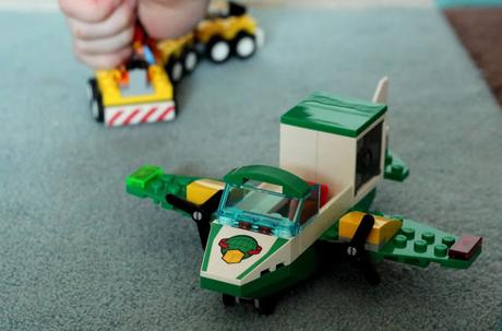 Bauen wie die Großen:  Der LEGO Juniors Flughafen