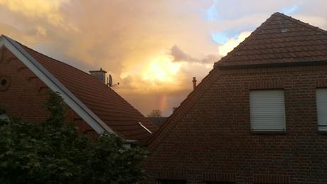 Foto: Abziehendes Gewitter mit Regenbogen