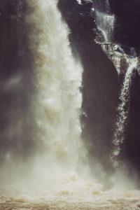 Bali, warum der Tegenungan Wasserfall tödlich sein kann und was du alles bachten solltest