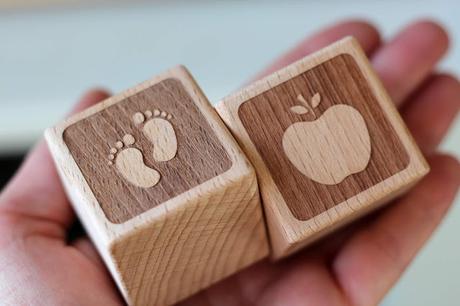 Geschenke-Tipp zur Geburt -Personalisierte Holzwürfel von Avie-Art + VERLOSUNG